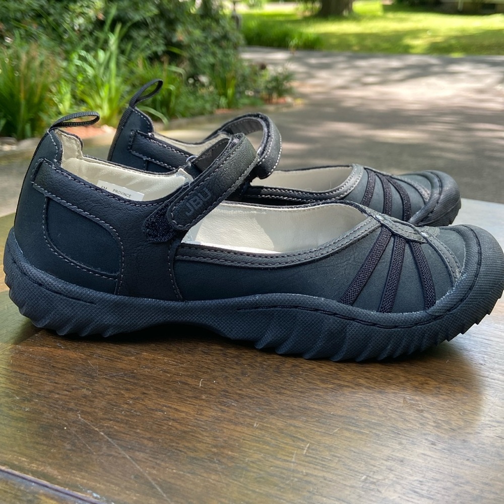 JBU by Jambi Memory Foam size 6